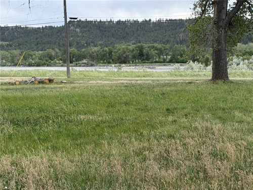 233 W 1st Ave N, Columbus, MT, 59019-7180 | Card Image