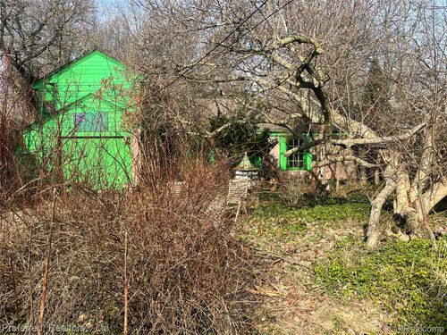 33670 Hillcrest Dr, Farmington, MI, 48335-3526 | Card Image