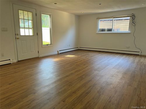 46 W Lane Dr, Plainview, NY, 11803-5436 | Card Image