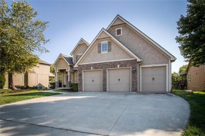 14833 Nw 66 Th Street, House other with 5 bedrooms, 4 bathrooms and null parking in Parkville MO | Image 2