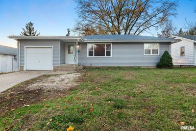 105 N 19 Th Street, House other with 3 bedrooms, 2 bathrooms and null parking in Pekin IL | Image 3