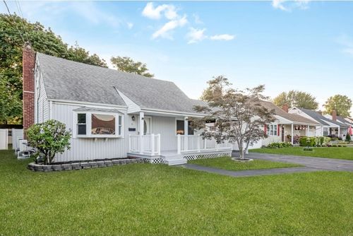 6 Jean Dr, Babylon, NY, 11703-3208 | Card Image