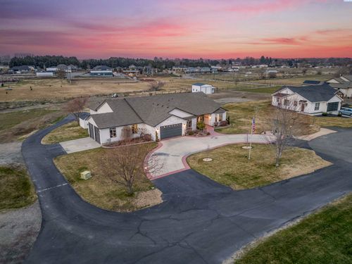 8101 Olin Ct, Pasco, WA, 99301-5666 | Card Image