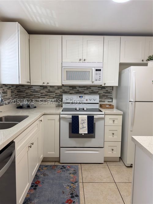 208-9540 Sunrise Lakes Blvd, Sunrise, FL, 33322-6121 | Card Image