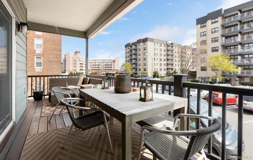 847 E Broadway, Long Beach, NY, 11561-4859 | Card Image