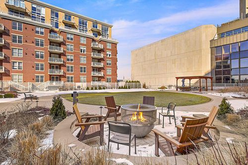 unit-8100-333 W Mifflin St, Madison, WI, 53703-6010 | Card Image