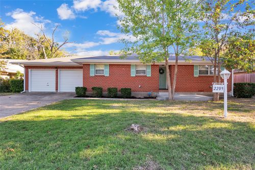 2209 S 51st St, Temple, TX, 76504-6921 | Card Image