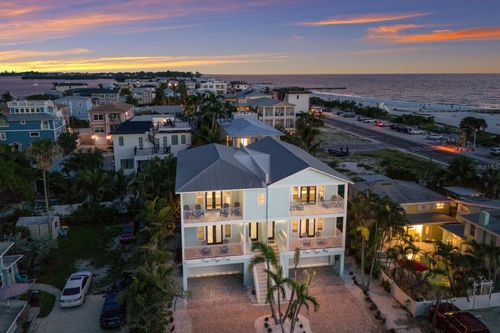 105 4th St S, BRADENTON BEACH, FL, 34217-2472 | Card Image