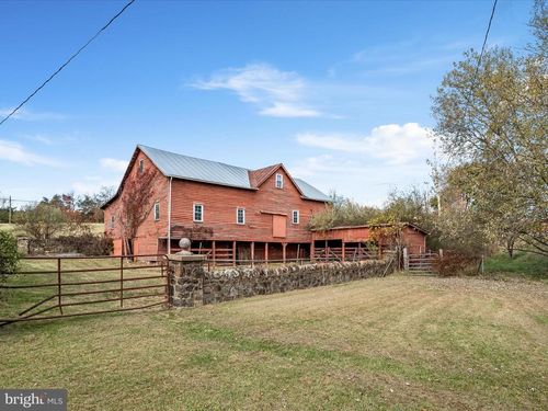 6530 N Frederick Pike, CROSS JUNCTION, VA, 22625-2335 | Card Image