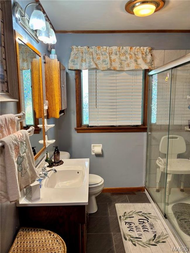 5661 Humbert Rd, House other with 2 bedrooms, 2 bathrooms and 2 parking in Alton IL | Image 12