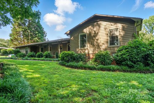 3135 Lake Shore Rd S, Denver, NC, 28037-8231 | Card Image