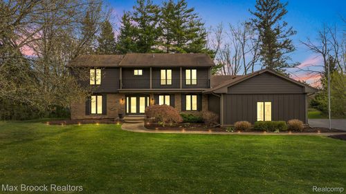 5240 Clarendon Crest St, Bloomfield Hills, MI, 48302-2611 | Card Image