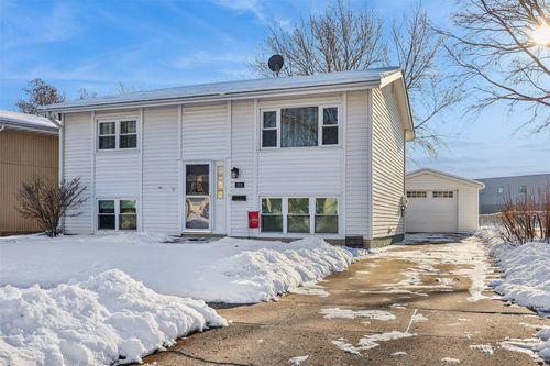 712 Garnet Dr, Ames, IA, 50010-8419 | Card Image