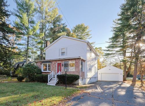 587 Common St, Walpole, MA, 02081-3132 | Card Image