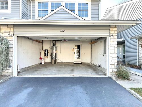 132 Fairfield Dr, Holbrook, NY, 11741-2855 | Card Image