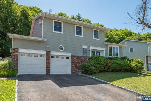 44 Molinari Dr, Wanaque, NJ, 07465-1106 | Card Image