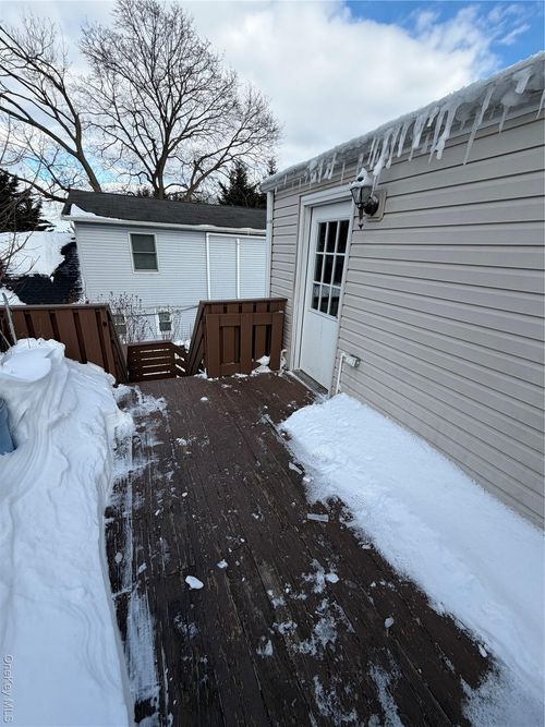 712 7th St, West Babylon, NY, 11704-4204 | Card Image