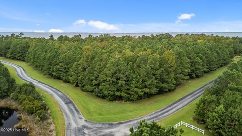317 Garbacon Dr, Beaufort, NC, 28516-3102 | Card Image