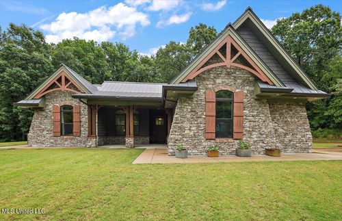 4676 Star Landing Rd W, Nesbit, MS, 38651-9104 | Card Image