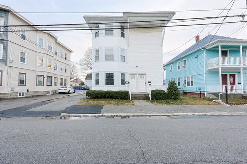 107 Hughes Avenue, Pawtucket, RI, 02861 | Card Image