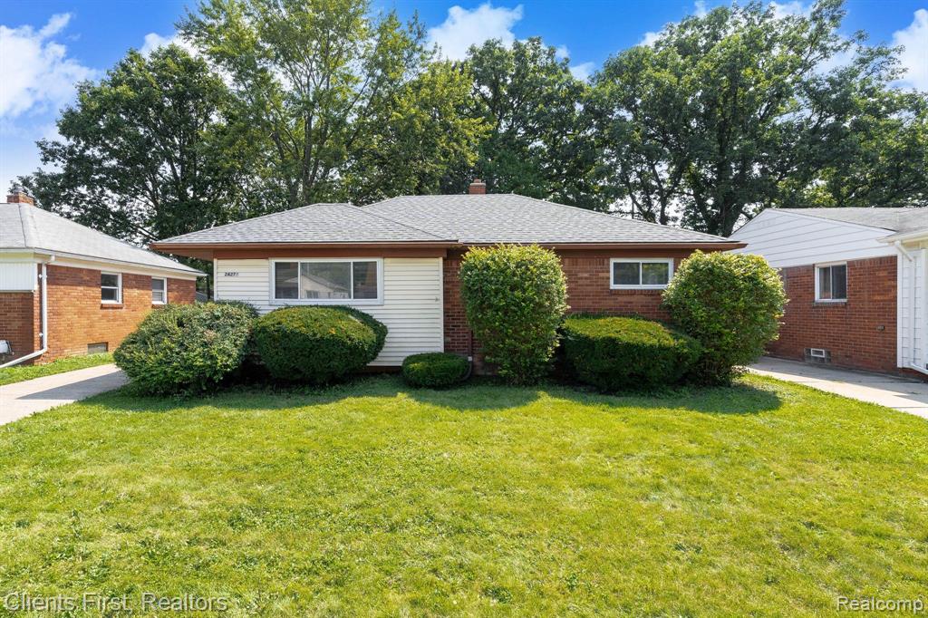 Wilmot Ave, Eastpointe, MI 48021