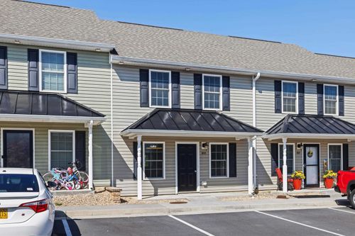 805 Carson Cir, GROTTOES, VA, 24441-2578 | Card Image