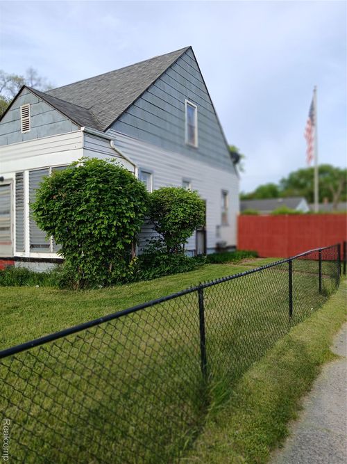 20527 Greeley St, Highland Park, MI, 48203-1286 | Card Image