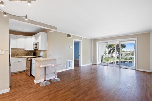 apt-408-3000 Ne 16th Ave, Oakland Park, FL, 33334-5216 | Card Image