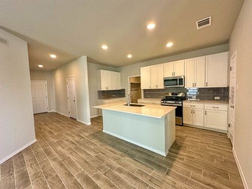 140 Keltic Dr, Kyle, TX, 78640-3226 | Card Image