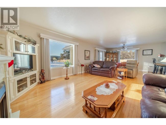 7333 George Rd, House other with 3 bedrooms, 3 bathrooms and 2 parking in Jaffray BC | Image 8