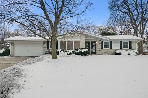 3455 S Russel Road, New Berlin, WI, 53151 | Card Image