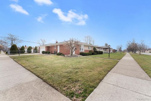 15409 Westlake St, Taylor, MI, 48180-5137 | Card Image