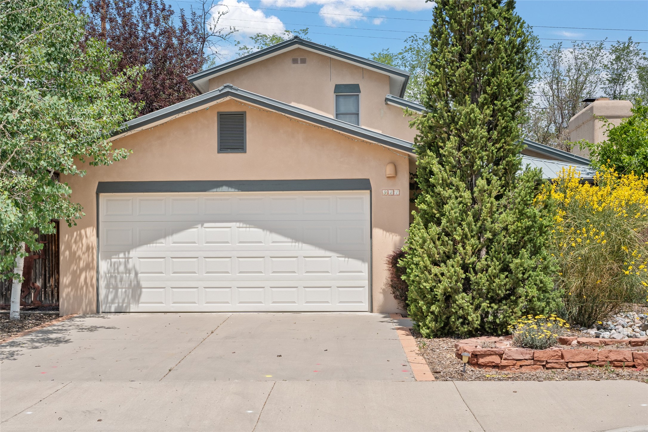 Manzana Ct, Santa Fe, NM 87507