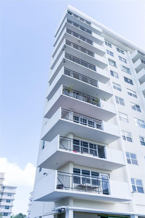 412-401 Golden Isles Dr, Hallandale Beach, FL, 33009-7509 | Card Image