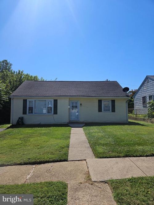 8 Richard Rd, NEW CASTLE, DE, 19720-1730 | Card Image