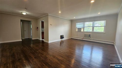 1628 Valley St, Fort Lee, NJ, 07024-2530 | Card Image