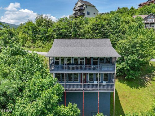 843 Sourwood Dr, Gatlinburg, TN, 37738-4315 | Card Image