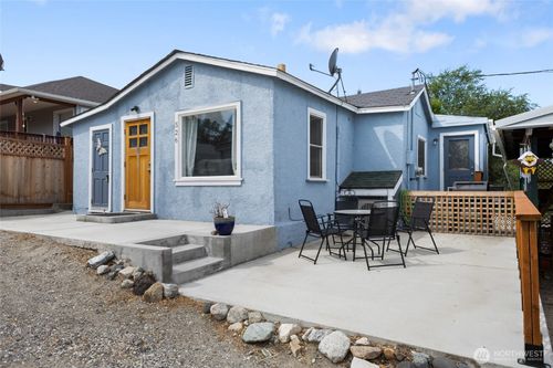 526 Wetzel St, Grand Coulee, WA, 99133-9738 | Card Image