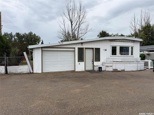 A14 - 1455 9 Th Ave Ne, House with 2 bedrooms, 1 bathrooms and 2 parking in Moose Jaw SK | Card Image
