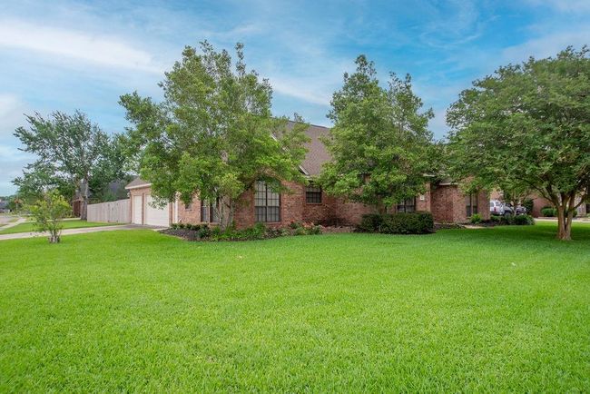 603 Oleander St, House other with 4 bedrooms, 3 bathrooms and 3 parking in Lake Jackson TX | Image 6