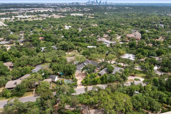 Minutes from downtown and UT | Image 8