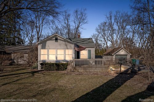 9280 Tanbay Street, Commerce Charter Township, MI, 48382 | Card Image