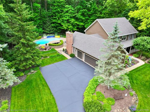 9711 Birch Run, Brighton, MI, 48114-8951 | Card Image