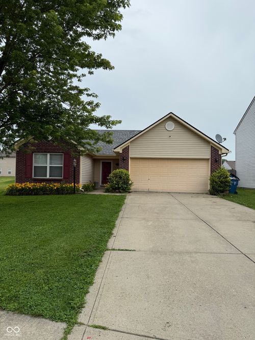 8113 Maple Stream Ln, Indianapolis, IN, 46217-4571 | Card Image