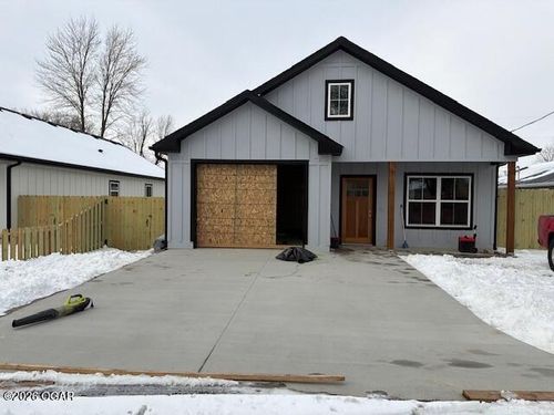 612 N Walker St, Webb City, MO, 64870-1459 | Card Image