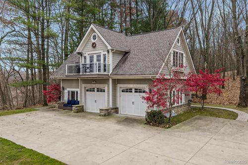 8400 Jennifer Ln, Holly, MI, 48442-8134 | Card Image