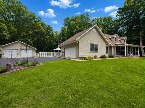 490 W, Valparaiso, IN, 46385 | Card Image