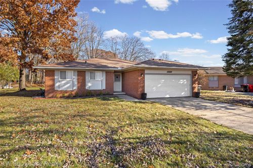 20530 Secluded Ln, Southfield, MI, 48075-7557 | Card Image