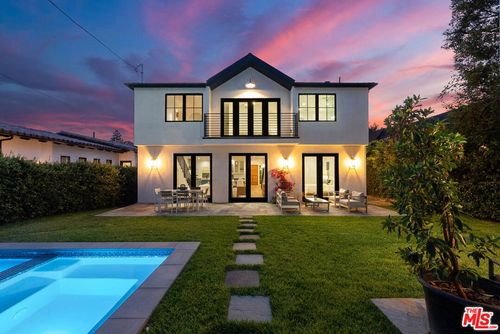 832 S Muirfield Rd, Los Angeles, CA, 90005-3835 | Card Image