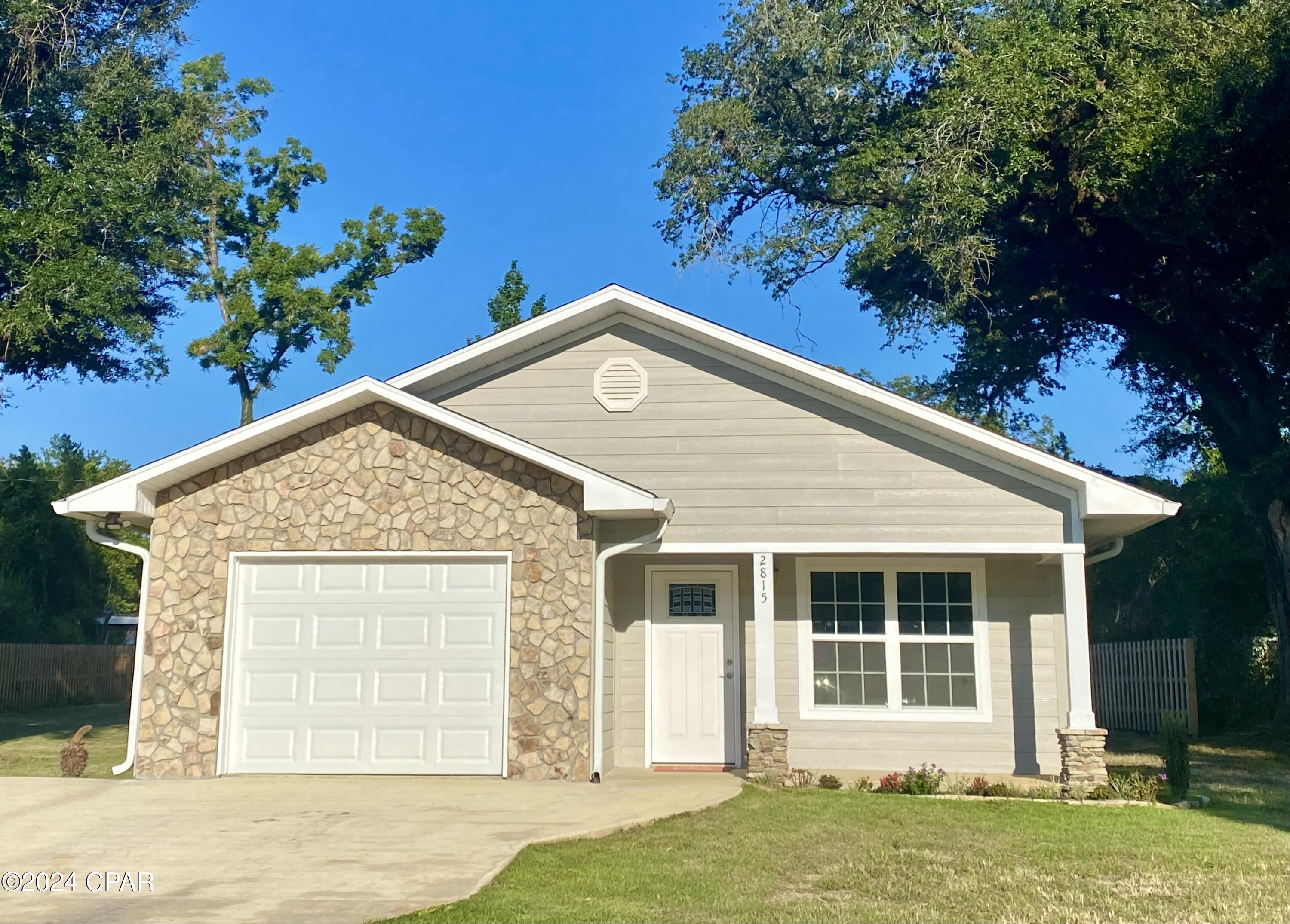 Wynn St, Marianna, FL 32448